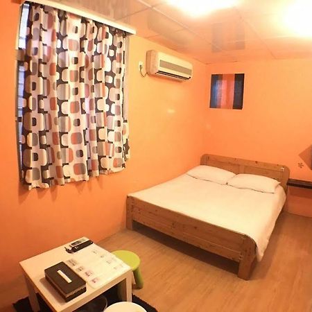 Love Hostel Тайнань Екстер'єр фото
