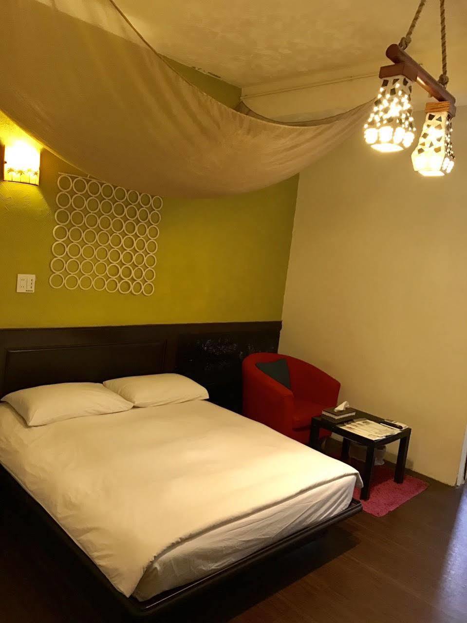 Love Hostel Тайнань Екстер'єр фото